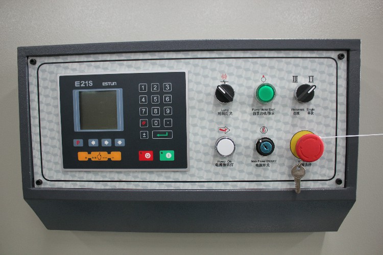 12mm 3200mm Hydraulic Guillotine Shearing Machine Cnc Steel Sheet Cutting Machine 12 mm-es 3200 mm-es hidraulikus guillotine nyírógép CNC acéllemez vágógép