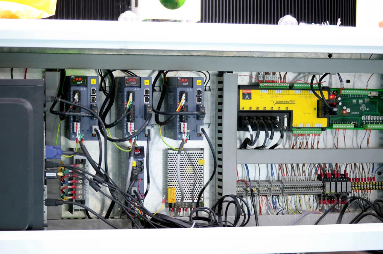 1500*3000mm 500w Racuys Or Ipg Fiber Laser Cutting Machine 1500*3000mm 500w Racuys vagy Ipg Fiber lézervágó gép