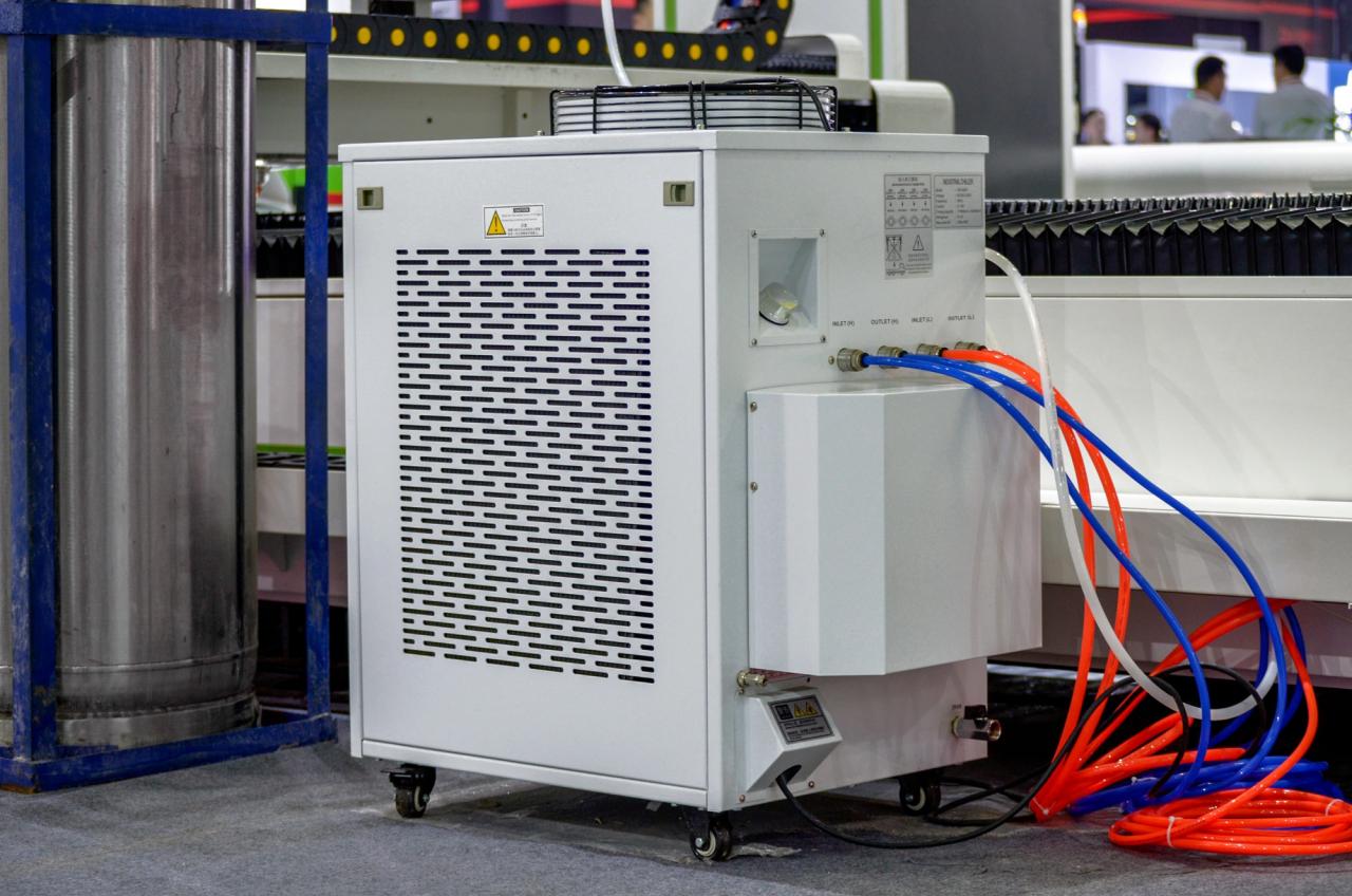 1500*3000mm 500w Racuys Or Ipg Fiber Laser Cutting Machine 1500*3000mm 500w Racuys vagy Ipg Fiber lézervágó gép