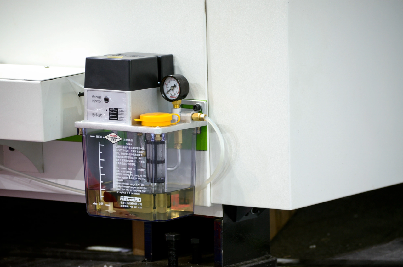 1500*3000mm 500w Racuys Or Ipg Fiber Laser Cutting Machine 1500*3000mm 500w Racuys vagy Ipg Fiber lézervágó gép