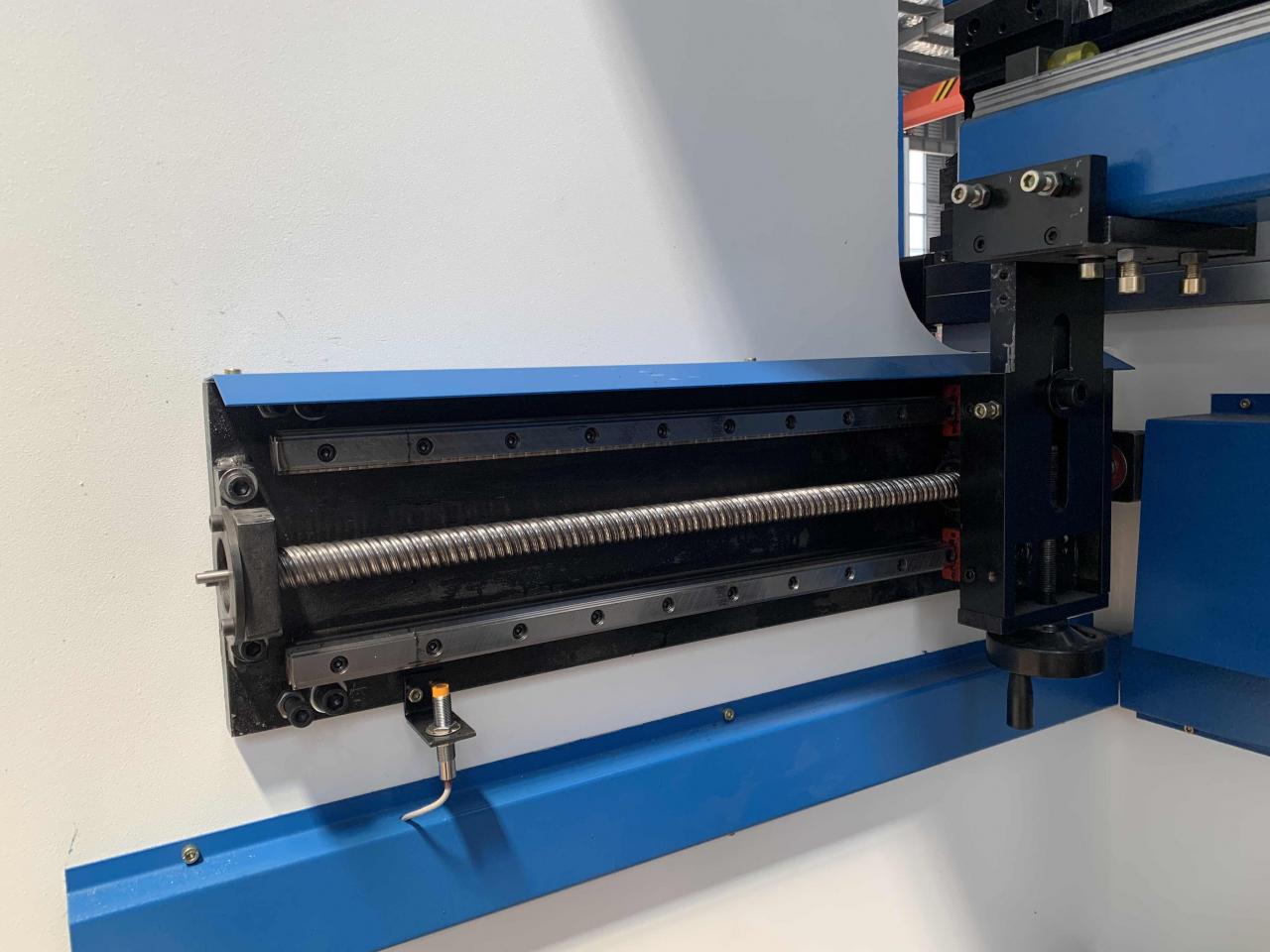 160t-4000 4 tengelyes CNC hidraulikus hajlítógép féknyomó