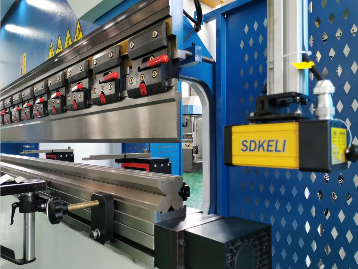 160t-4000 4 tengelyes CNC hidraulikus hajlítógép féknyomó