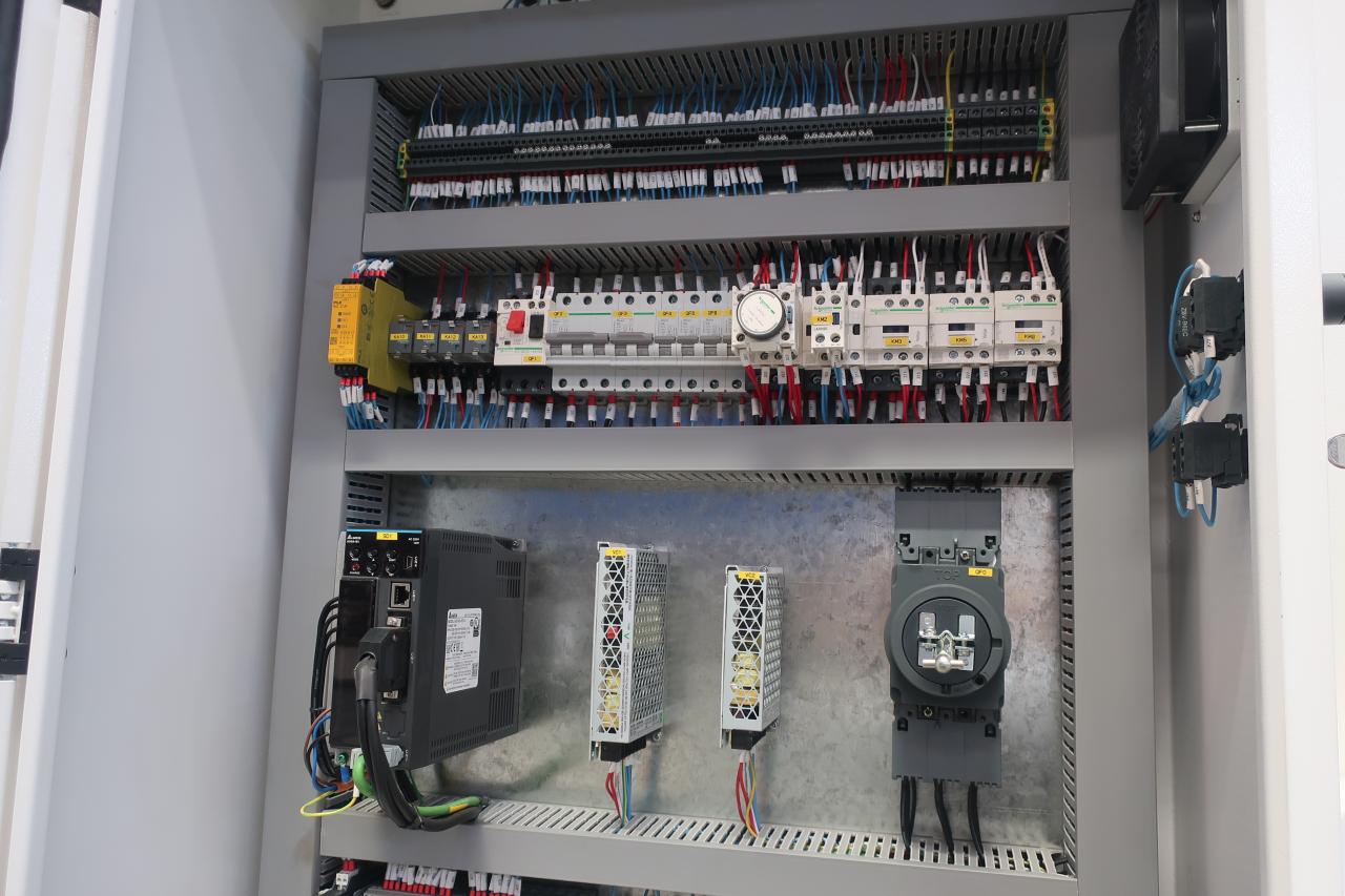 16 mm-es hidraulikus guillotine nyírógép 6 méteres lemez vágásához