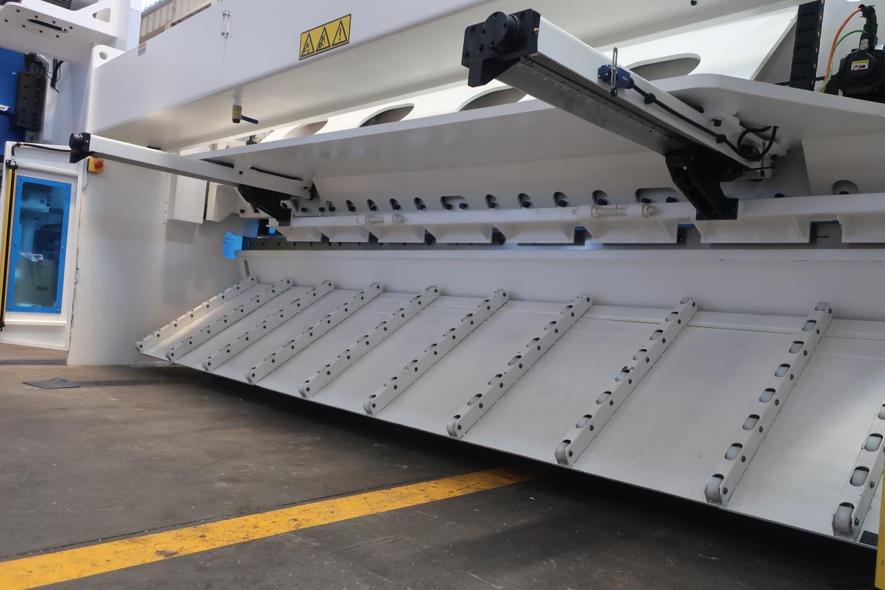 16 mm-es hidraulikus guillotine nyírógép 6 méteres lemez vágásához