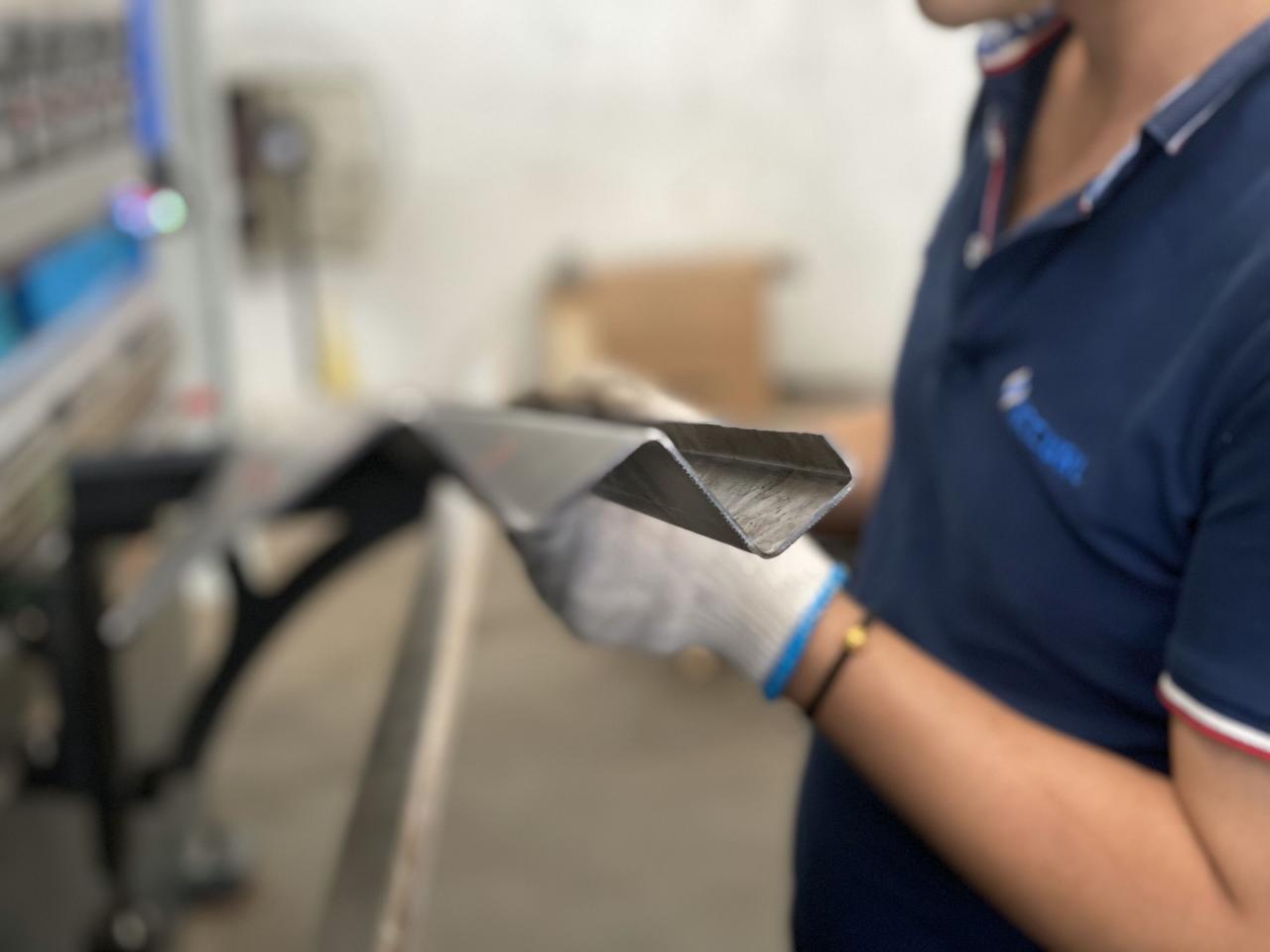 16mm Hydraulic Guillotine Shearing Machine For Sheet Metal Cutting 6 Meters 16 mm-es hidraulikus guillotine nyírógép 6 méteres lemez vágásához