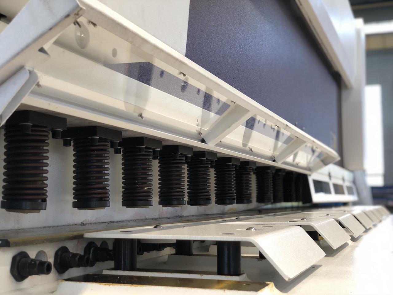 16mm Hydraulic Guillotine Shearing Machine For Sheet Metal Cutting 6 Meters 16 mm-es hidraulikus guillotine nyírógép 6 méteres lemez vágásához