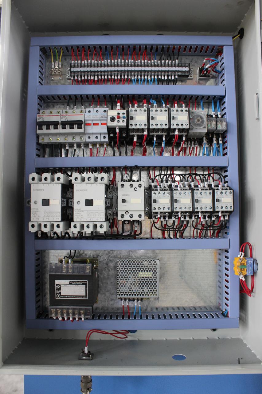 2,5 m hosszúságú hidraulikus Nc lengőgerendás nyírógép