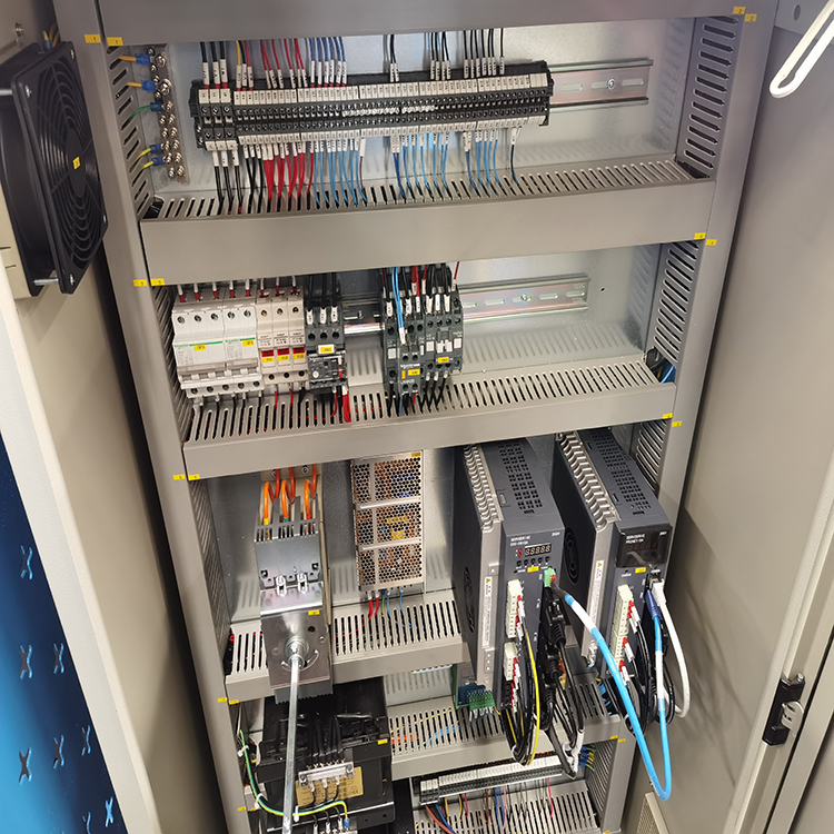 300t/4000 Hydraulic Press Brake Machine 300t/4000 hidraulikus présfékező gép