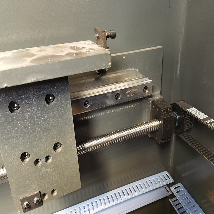 300t/4000 Hydraulic Press Brake Machine 300t/4000 hidraulikus présfékező gép