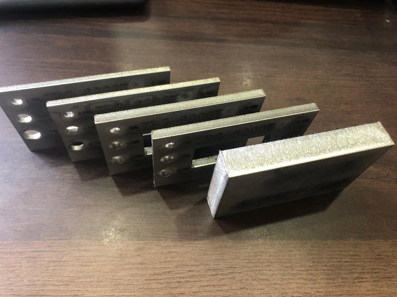 3015 4015 1kw To 6kw Cnc Fiber Laser Cutting Machine Raycus Laser Power 3015 4015 1kw - 6kw Cnc szálas lézervágó gép Raycus Laser Power