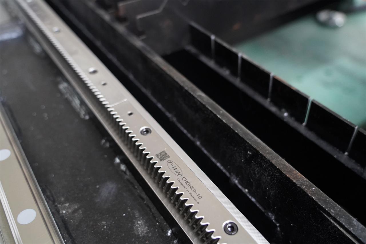 3015 4kw 1kw 2kw 3kw Stainless Steel Cnc Fiber Laser Cutting Machine 3015 4kw 1kw 2kw 3kw rozsdamentes acél Cnc szálas lézervágó gép