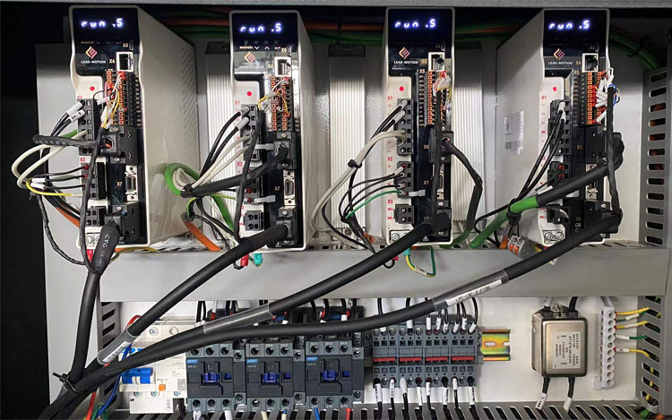 3015 Fiber Laser Cutting Machine For High-Speed Cutting Of 1-6mm Metal Materials 3015 Fiber lézervágó gép 1-6 mm-es fémanyagok nagy sebességű vágásához