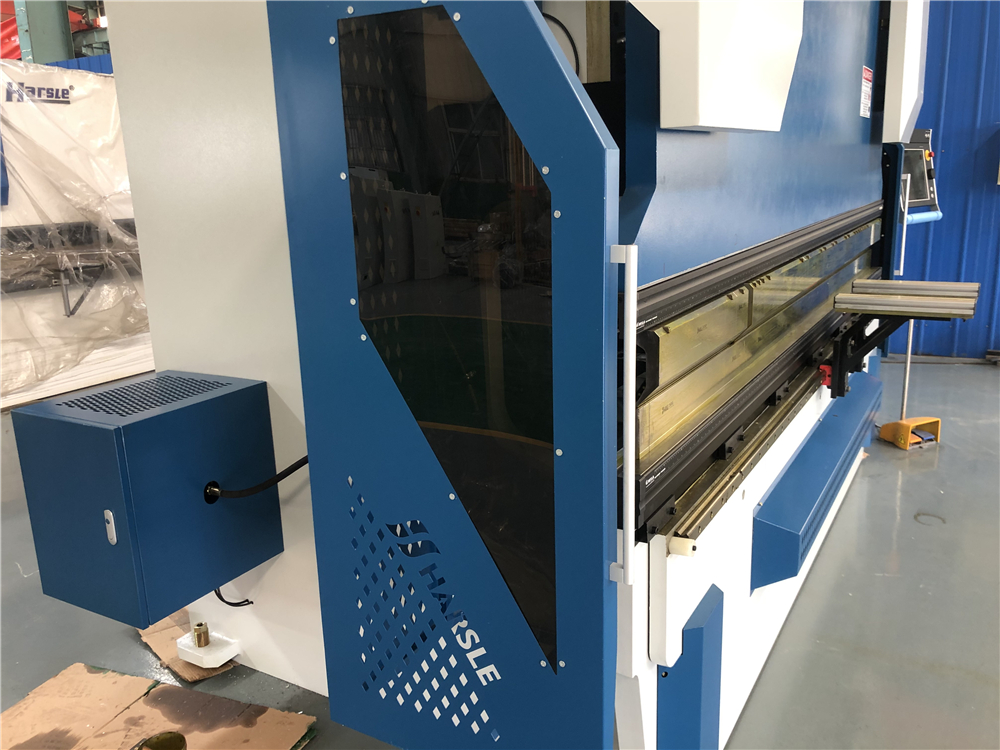 3+1 Axis Cnc Hydraulic Press Brake With Esa System 3+1 tengelyes Cnc hidraulikus présfék ESA rendszerrel