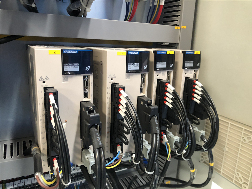 3+1 Axis Cnc Hydraulic Press Brake With Esa System 3+1 tengelyes Cnc hidraulikus présfék ESA rendszerrel