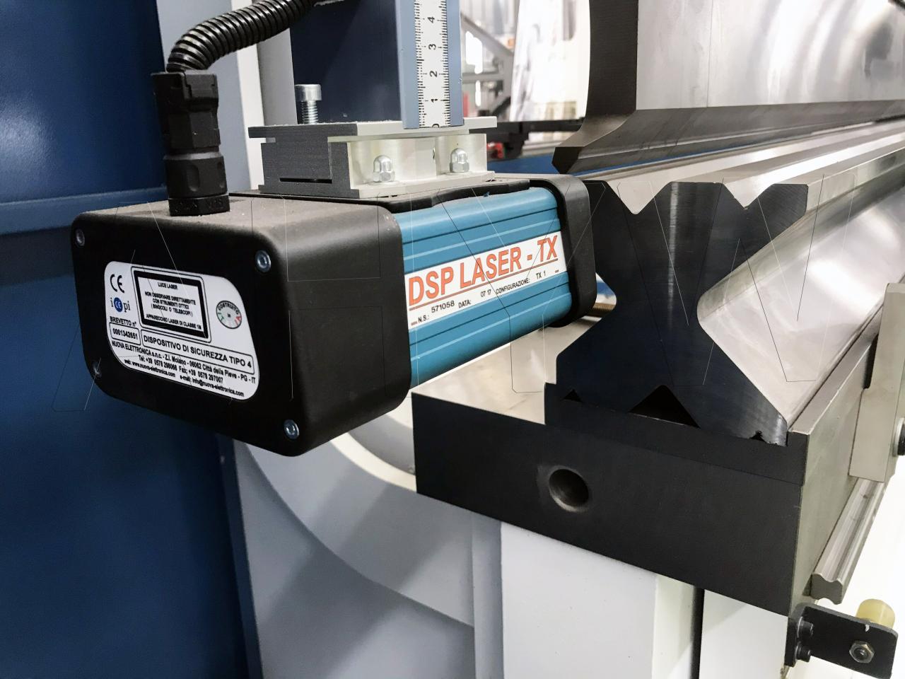 4 Axis Cnc Tandem Press Brake With Delem Da58t 2d Graphical Controller 4 tengelyes Cnc tandem nyomófék Delem Da58t 2d grafikus vezérlővel