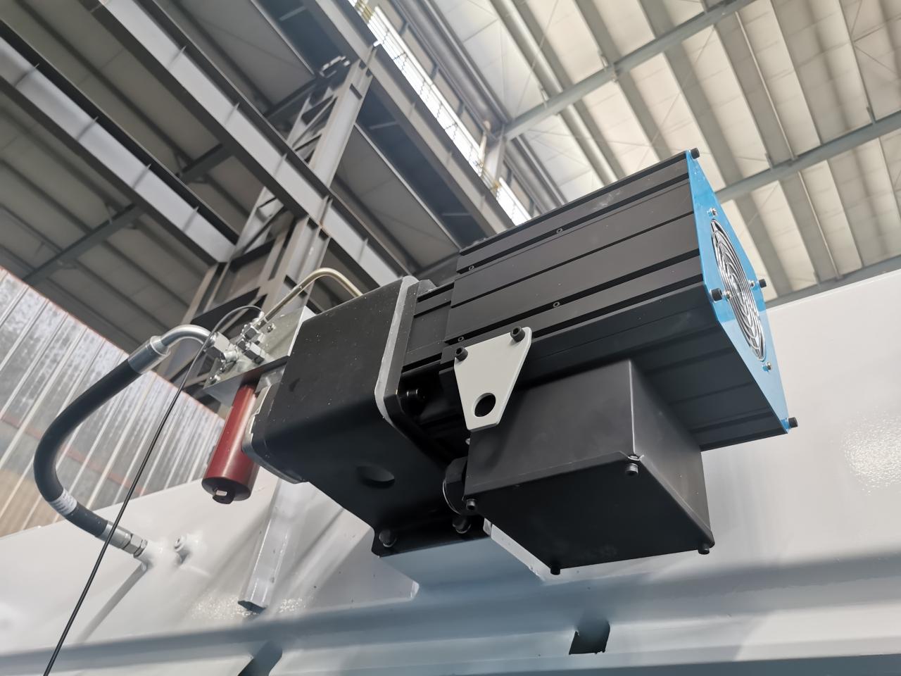 4 Axis Cnc Tandem Press Brake With Delem Da58t 2d Graphical Controller 4 tengelyes Cnc tandem nyomófék Delem Da58t 2d grafikus vezérlővel