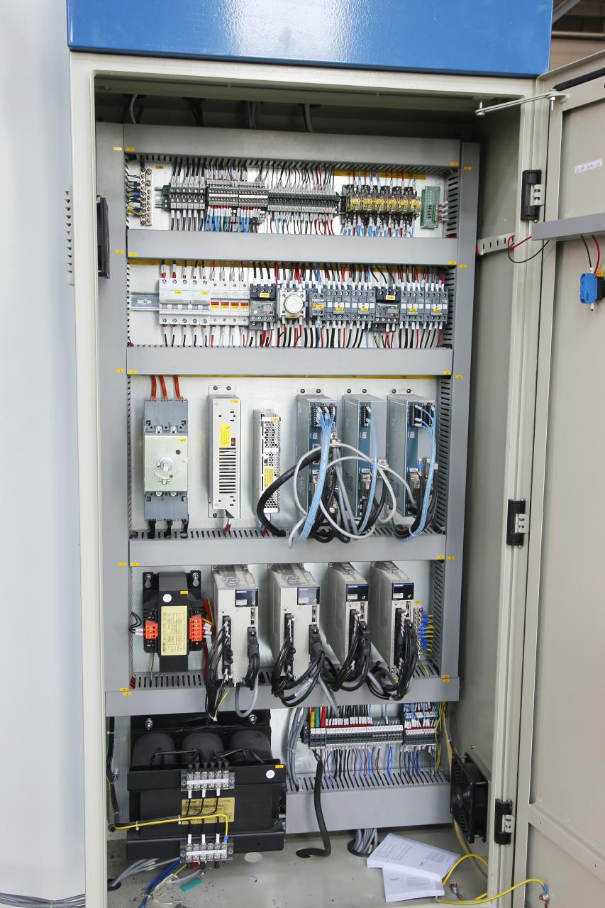 4 Axis Cnc Tandem Press Brake With Delem Da58t 2d Graphical Controller 4 tengelyes Cnc tandem nyomófék Delem Da58t 2d grafikus vezérlővel