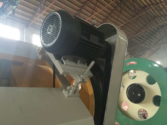 400 Ton Small Pneumatic Power Punch Press Mechanical Eccentric Punching Machine 400 tonnás kisméretű pneumatikus lyukasztóprés mechanikus excentrikus lyukasztógép