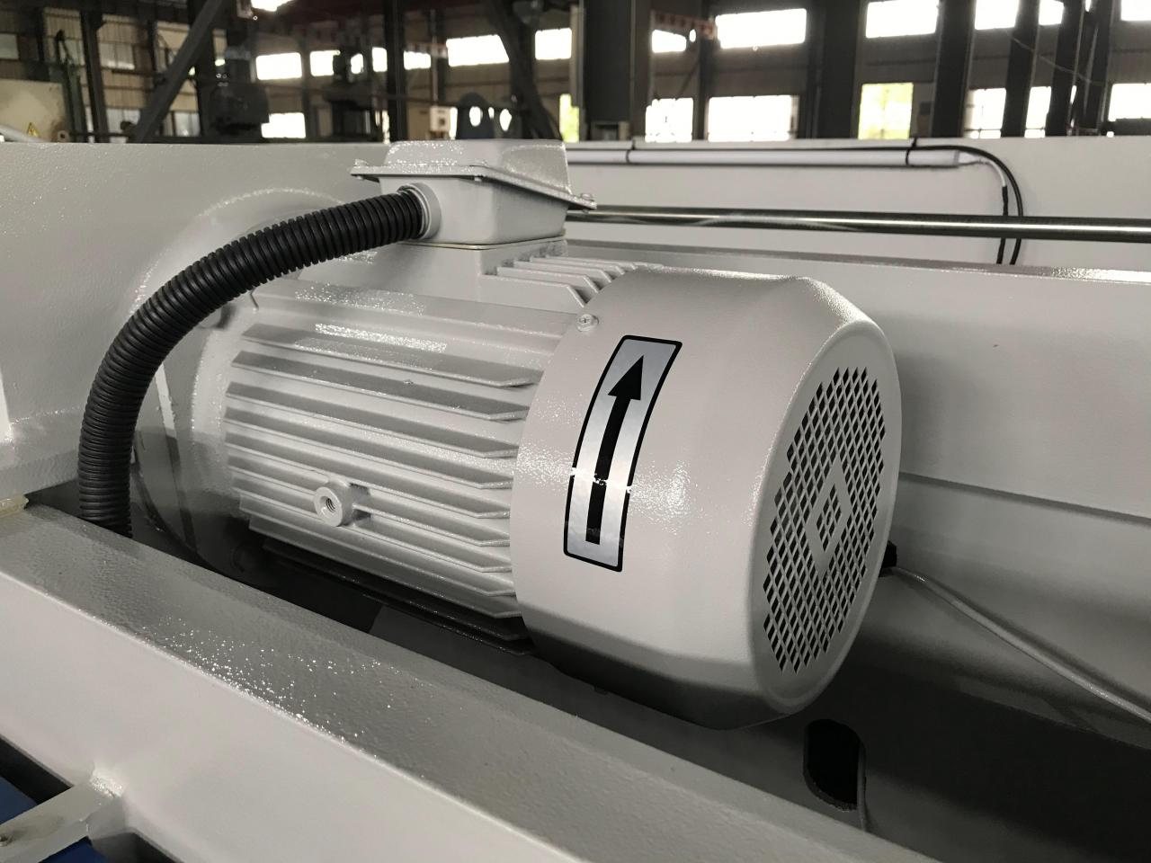 4mm Oem Qc11y-8x3200 Nc Hydraulic Guillotine Guillotine Shearing Machine 4 mm-es Oem Qc11y-8x3200 Nc hidraulikus guillotine guillotine nyírógép