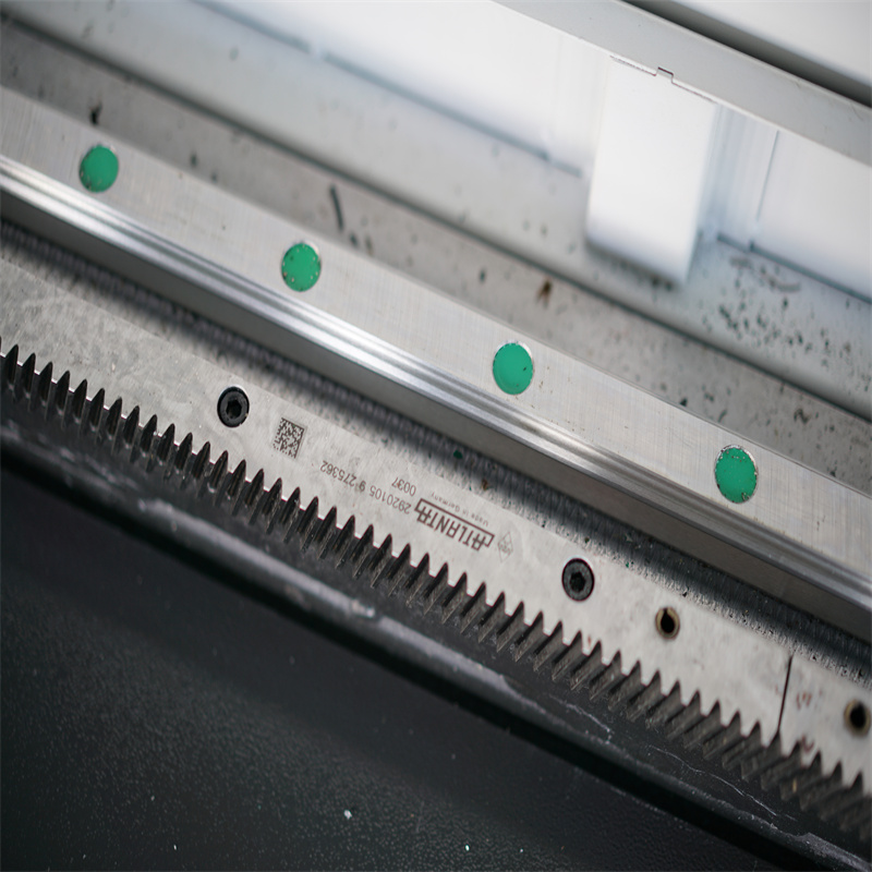 500W 1500W 4Kw szálas lézervágó gép fémlemez lézervágó 2000W 3kw