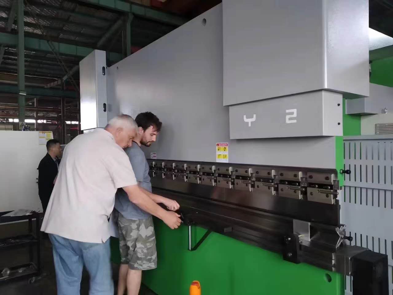 63 Ton Metal Steel Sheet Plate Bending Machine Cnc Hydraulic Press Brake For Metal Working 63 tonnás fém acéllemez hajlítógép CNC hidraulikus présfék fémmegmunkáláshoz