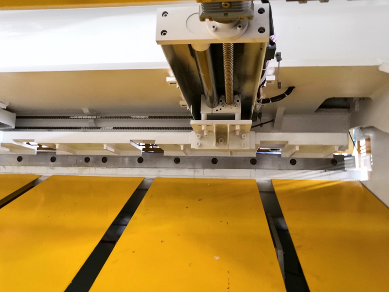 6mm Q11 Electric Sheet Plate Shearing Machine 8 Feet Sheet Metal Shearing Machine 6 mm-es Q11 elektromos lemezlemez nyírógép 8 láb fémlemez nyírógép