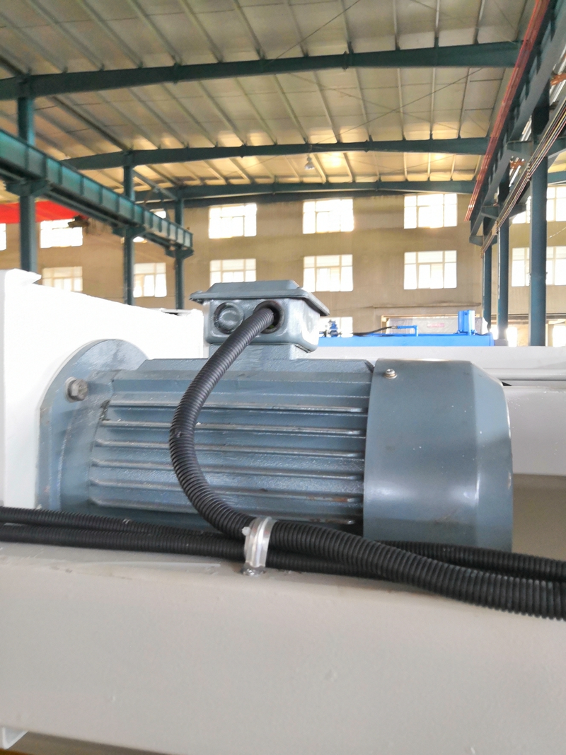 6mm Q11 Electric Sheet Plate Shearing Machine 8 Feet Sheet Metal Shearing Machine 6 mm-es Q11 elektromos lemezlemez nyírógép 8 láb fémlemez nyírógép