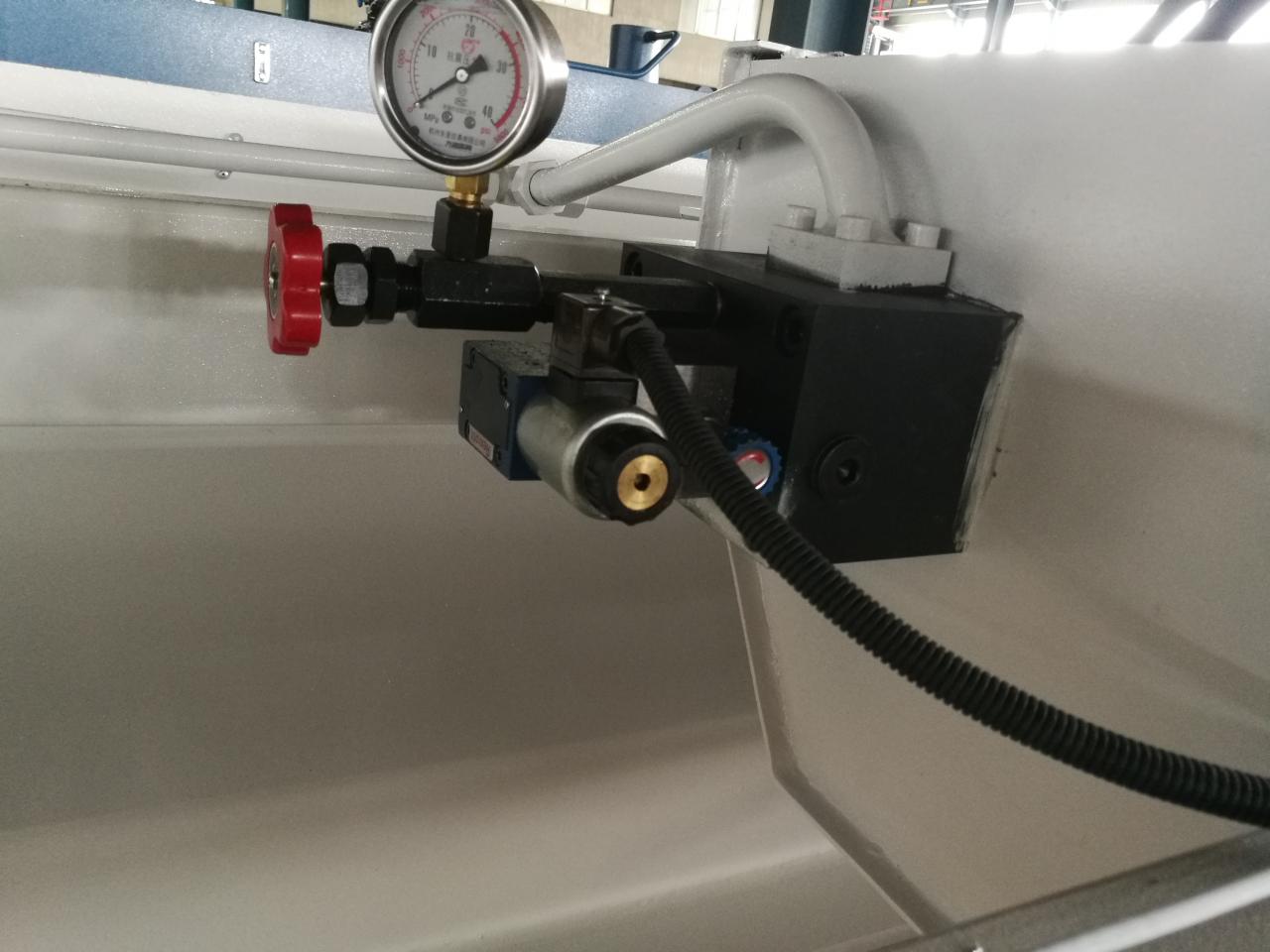 6mm Q11 Electric Sheet Plate Shearing Machine 8 Feet Sheet Metal Shearing Machine 6 mm-es Q11 elektromos lemezlemez nyírógép 8 láb fémlemez nyírógép