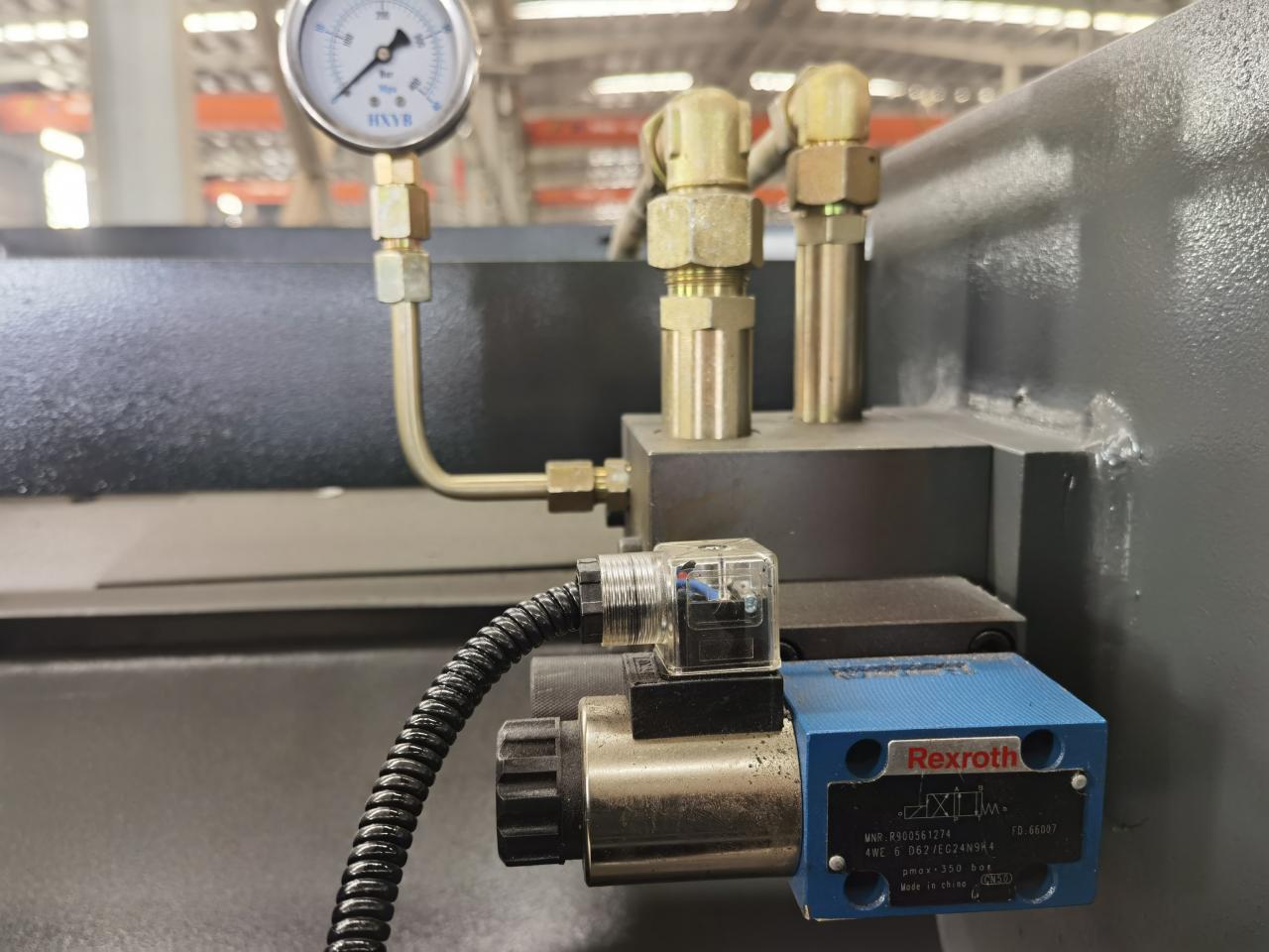 6x3200 mm-es rozsdamentes acéllemez vágógép, automatikus vaslemez nyírógép