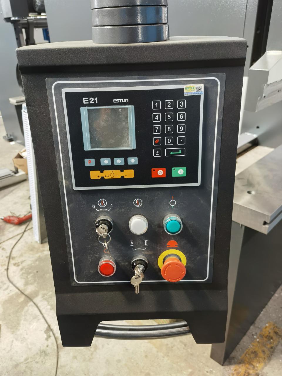 6x3200 mm-es rozsdamentes acéllemez vágógép, automatikus vaslemez nyírógép