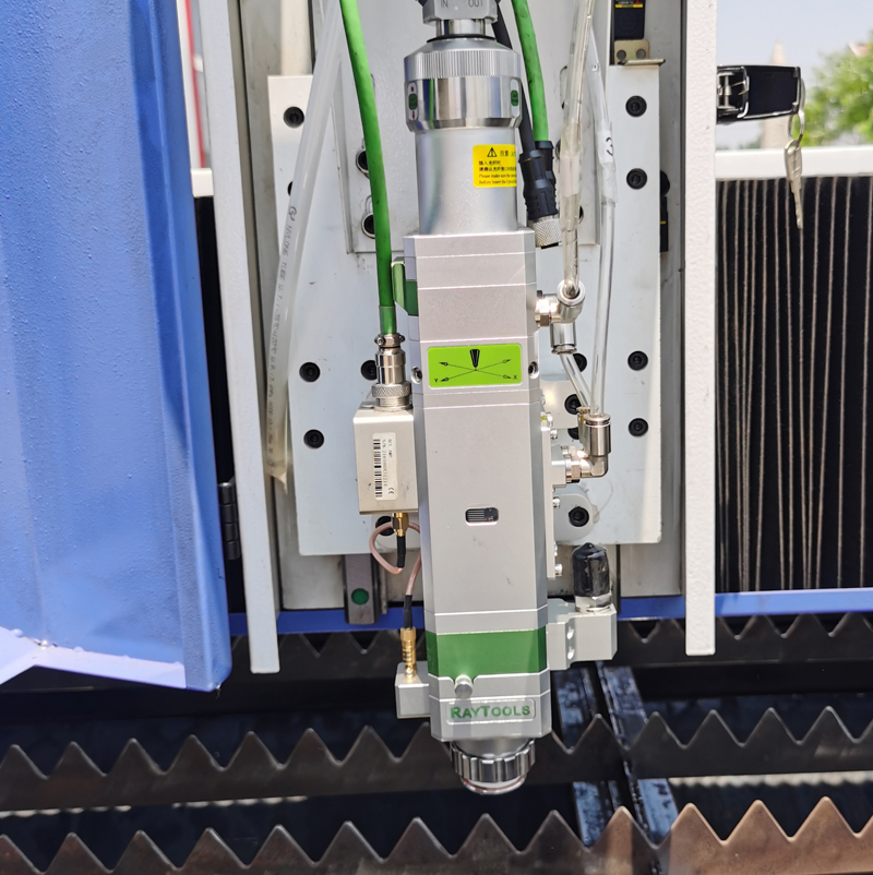 8mm 10mm Carbon Steel Laser Cutter 1530 4020 Cnc Fiber Laser Cutting Machine 8 mm-es 10 mm-es szénacél lézervágó 1530 4020 Cnc szálas lézervágó gép