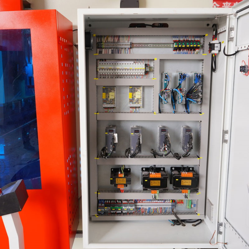 CNC hidraulikus présfékező gép Wc67k-80tx3200 modell