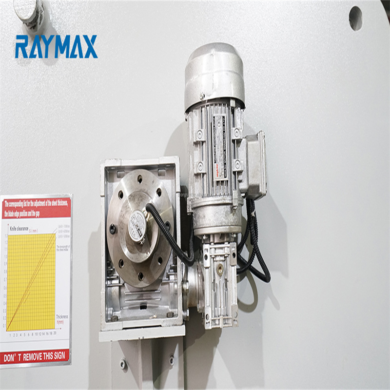 CNC hidraulikus fém rozsdamentes acél guillotine vágógép