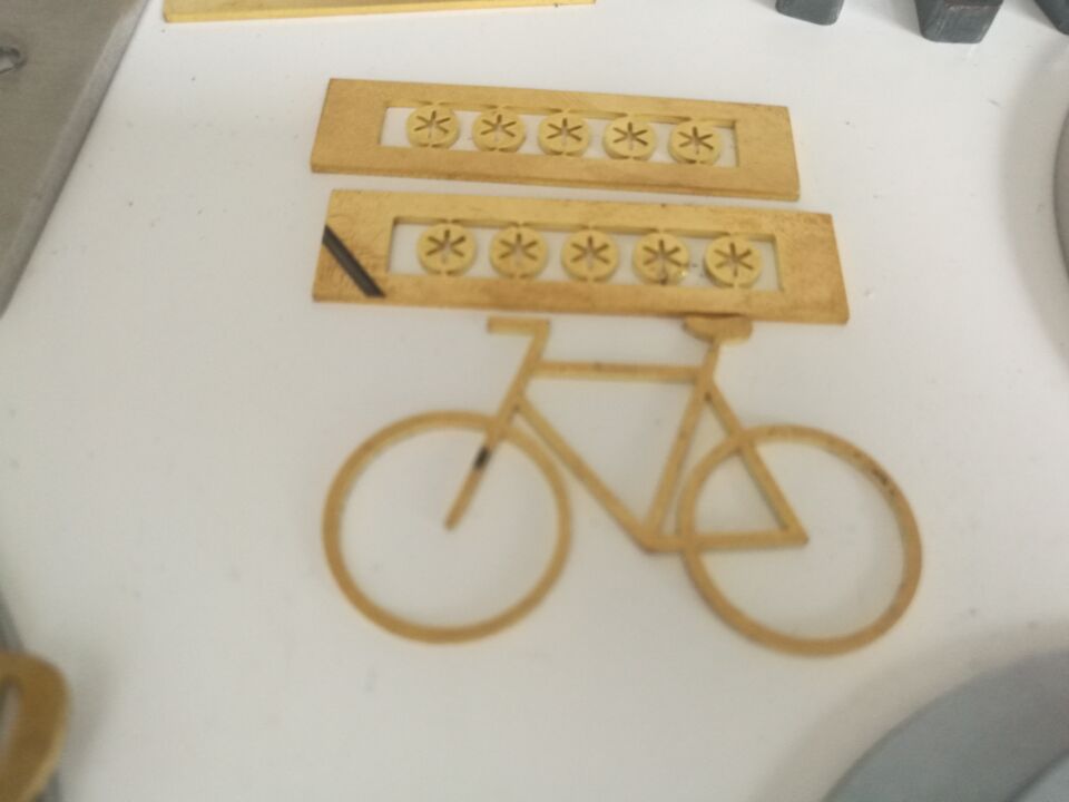 Cnc szálas lézeres fémvágó gép 2000w rostos lézeres vágógép