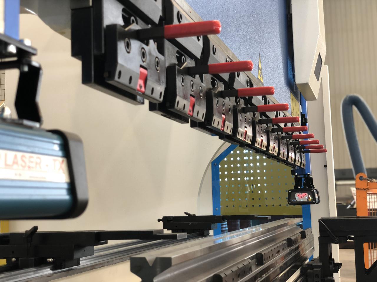 Cnc Hydraulic Bending Machine 160x3200 Press Brake Price CNC hidraulikus hajlítógép 160x3200 présfék ár