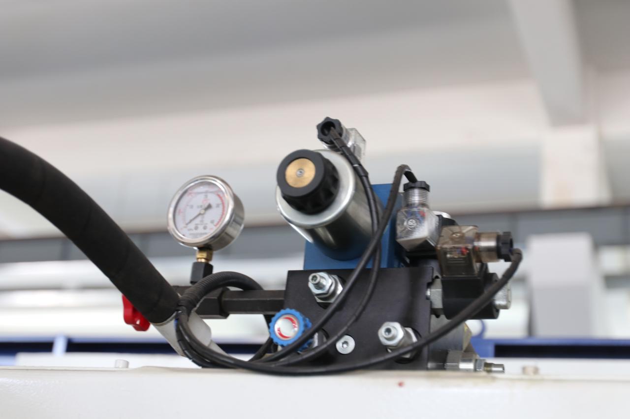 Cnc Hydraulic Press Brake Machine Bending Servo Electric Press Brake 40T Cnc hidraulikus présfékgép hajlító szervó elektromos présfék 40T