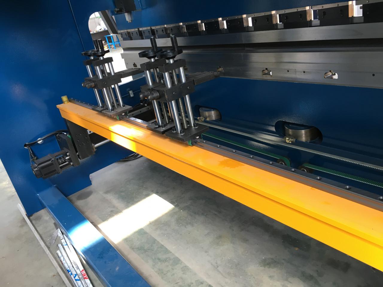 Cnc Servo Press Brake 250t/3.2m 3+1 Axis 3 Meter Sheet Metal Press Brake Cnc szervo présfék 250t/3.2m 3+1 tengelyes 3 méteres fémlemez présfék