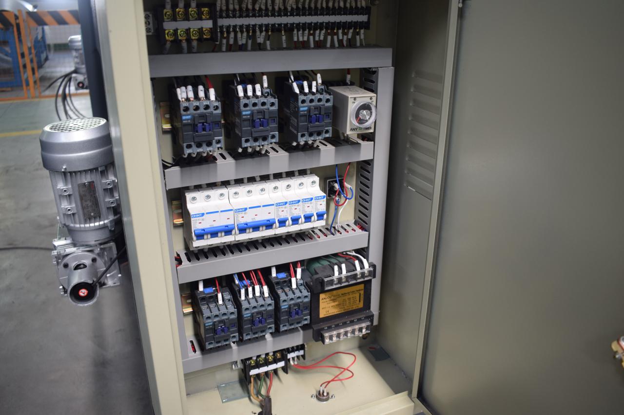 CNC fémlemez nyírógép Acéllemezes hidraulikus nyírógép