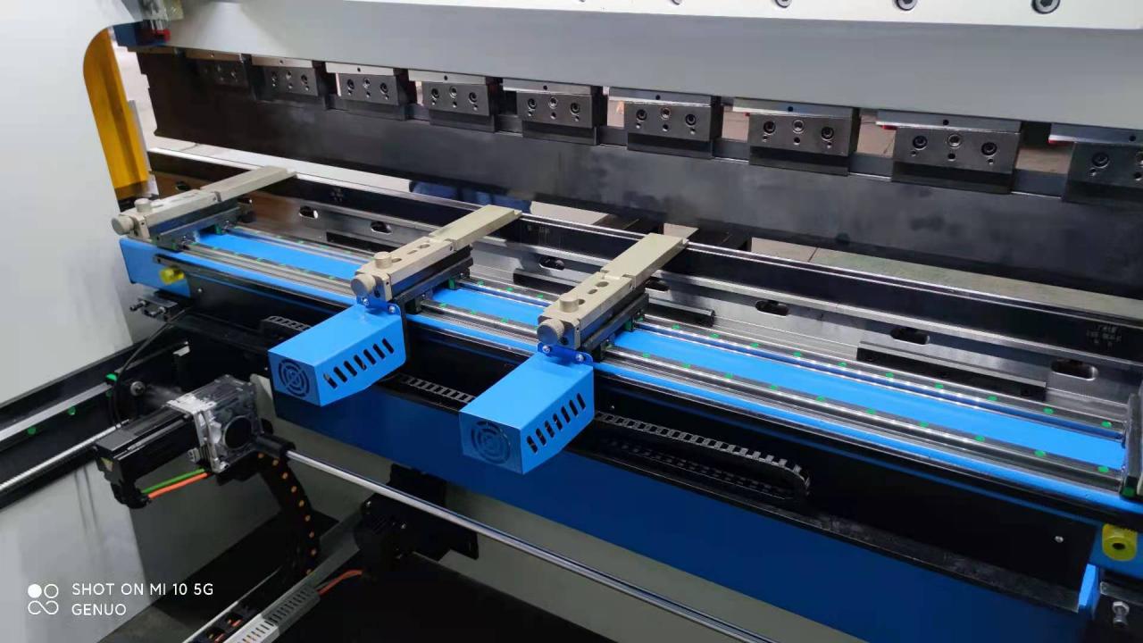 Da-66t Controller Cnc Hydraulic Press Brake Price With 3d Touch Screen System Da-66t Controller Cnc hidraulikus présfék ár 3d érintőképernyős rendszerrel