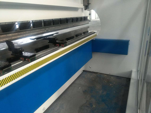 Da53t Cnc System Controller 125t4000 3+1 Axis Cnc Hydraulic Press Brake With Good Quality Da53t Cnc rendszervezérlő 125t4000 3+1 tengelyes Cnc hidraulikus présfék jó minőséggel