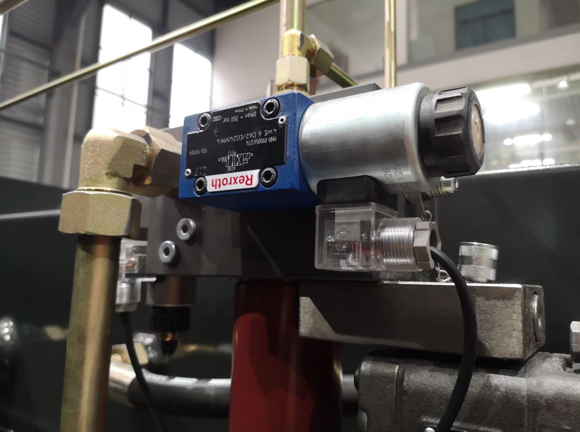 Delem Da66t 125 3+1 4+1 6+1 8+1 Cnc Hydraulic Press Brake For Metal Plate Bending Delem Da66t 125 3+1 4+1 6+1 8+1 Cnc hidraulikus présfék fémlemez hajlításhoz