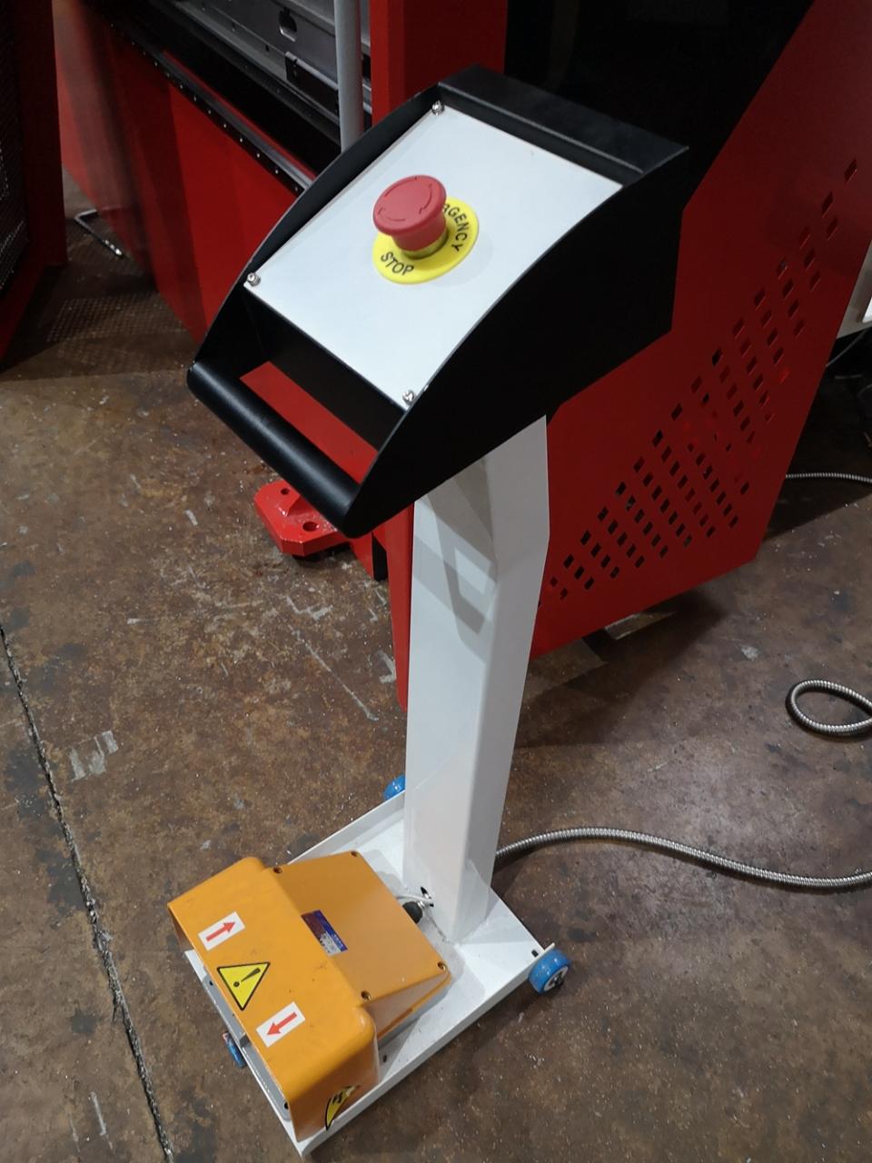 Delem Da66t 125 3+1 4+1 6+1 8+1 Cnc Hydraulic Press Brake For Metal Plate Bending Delem Da66t 125 3+1 4+1 6+1 8+1 Cnc hidraulikus présfék fémlemez hajlításhoz
