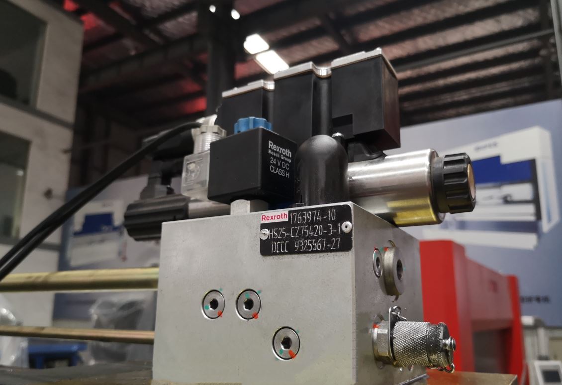 Delem Da66t 125 3+1 4+1 6+1 8+1 Cnc Hydraulic Press Brake For Metal Plate Bending Delem Da66t 125 3+1 4+1 6+1 8+1 Cnc hidraulikus présfék fémlemez hajlításhoz