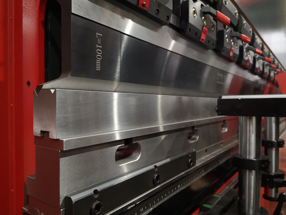 Delem Da66t 125 3+1 4+1 6+1 8+1 Cnc Hydraulic Press Brake For Metal Plate Bending Delem Da66t 125 3+1 4+1 6+1 8+1 Cnc hidraulikus présfék fémlemez hajlításhoz