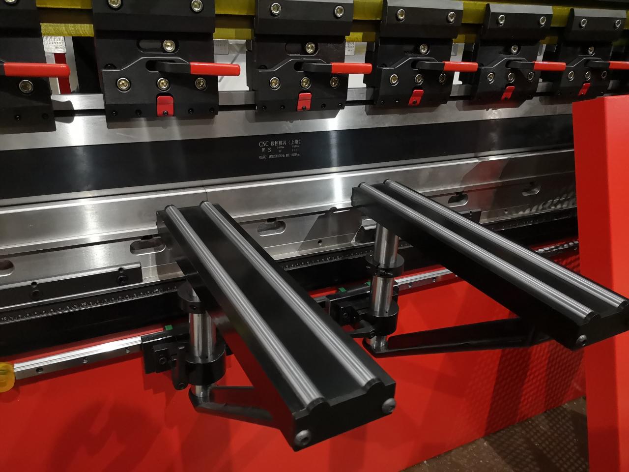 Delem Da66t 125 3+1 4+1 6+1 8+1 Cnc Hydraulic Press Brake For Metal Plate Bending Delem Da66t 125 3+1 4+1 6+1 8+1 Cnc hidraulikus présfék fémlemez hajlításhoz