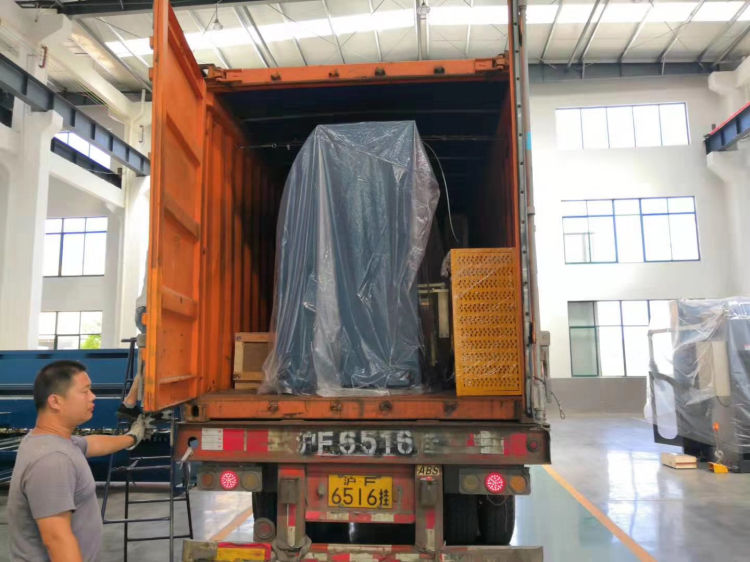 Economic Single Double Worktable Cnc Sheet Metal Fiber Laser Cutting Machine Gazdaságos egy dupla munkaasztal CNC fémszálas lézervágó gép