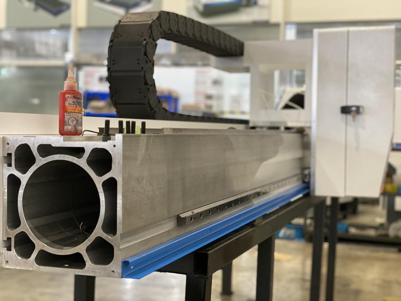 Fiber lézervágó gép Masterline 8kw, 4000x2000mm, Ipg lézerforrással