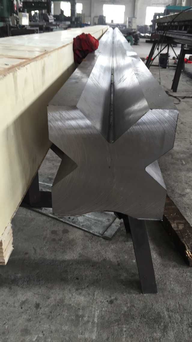 Full Automatic High Power Sheet Bending Machine And Cnc Press Brake Machine Teljesen automatikus nagy teljesítményű lemezhajlító gép és CNC présfékező gép