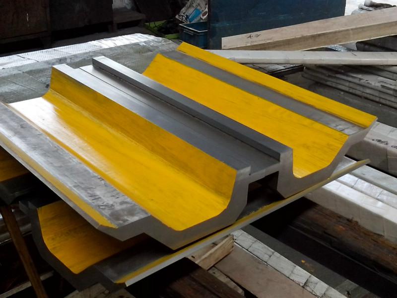 Full Automatic High Power Sheet Bending Machine And Cnc Press Brake Machine Teljesen automatikus nagy teljesítményű lemezhajlító gép és CNC présfékező gép