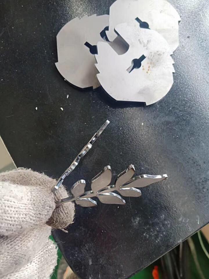 Nagy teljesítményű 3015 2000 W-os fémlemez Cnc szálas lézervágó gép